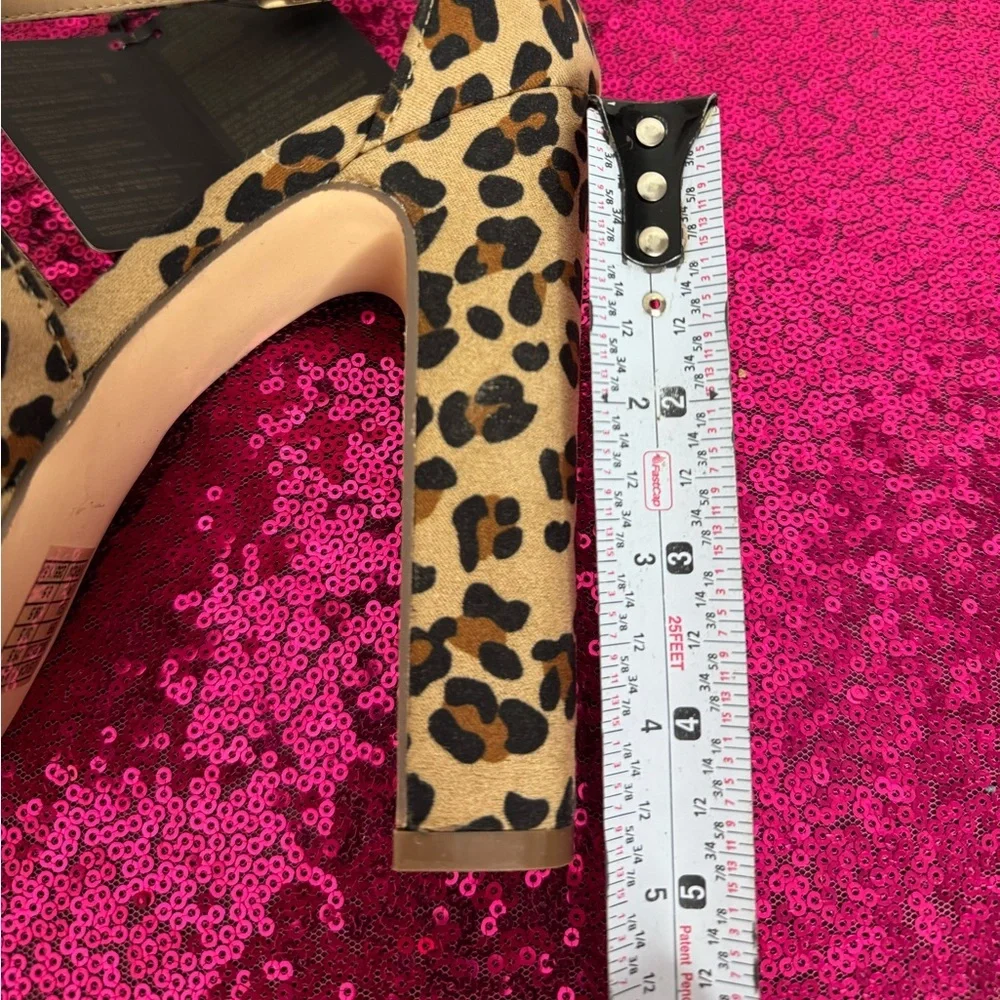NEW w/Tags 🏷️ F21 Tan Leopard Print Chunky Platform Heels (Women’s Size 8.5)
